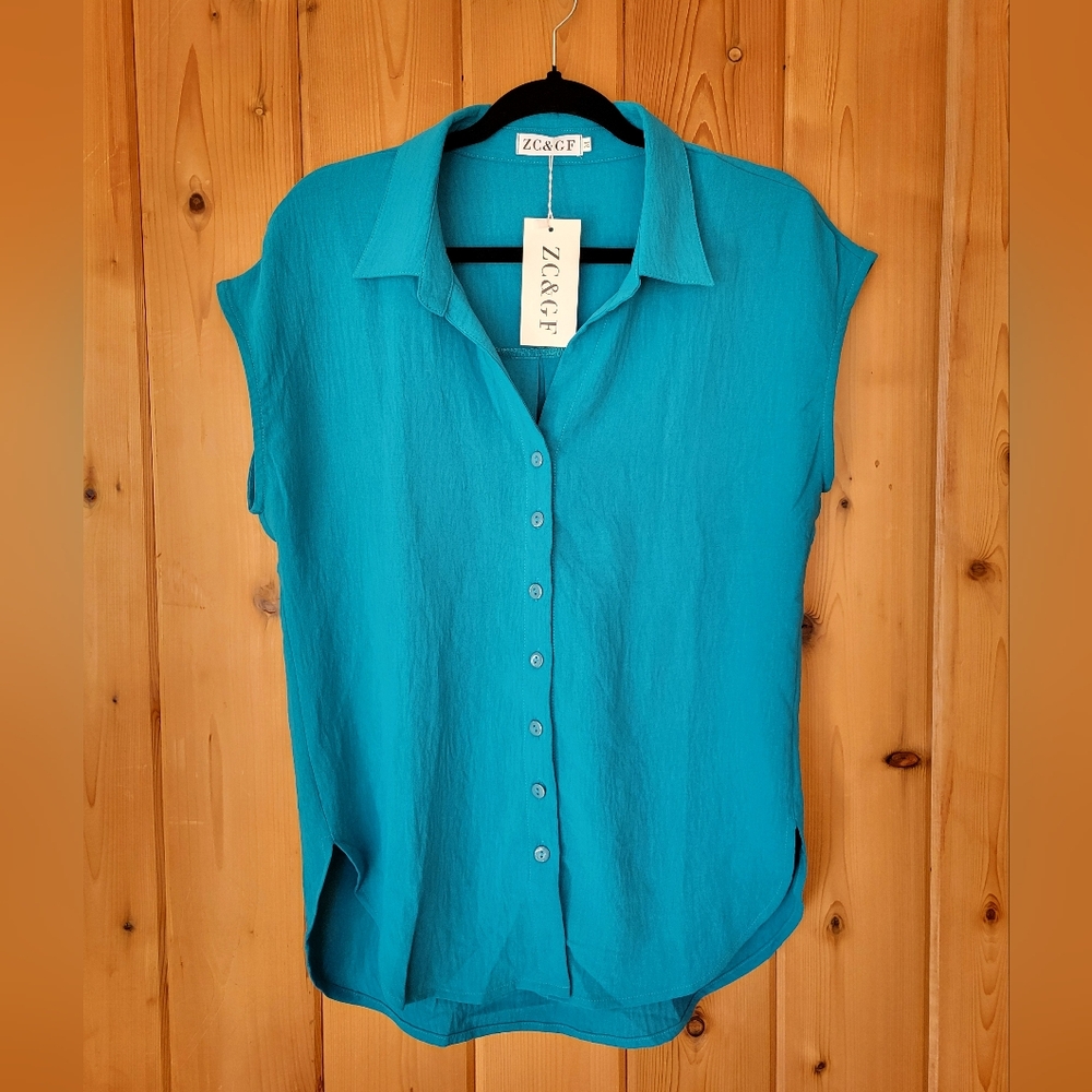 NWT v-neck short sleeve button down blouse